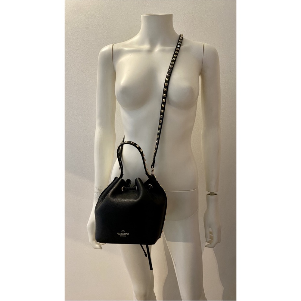 I have used this bag twice! Perfect party bag or a small bag for on the go!